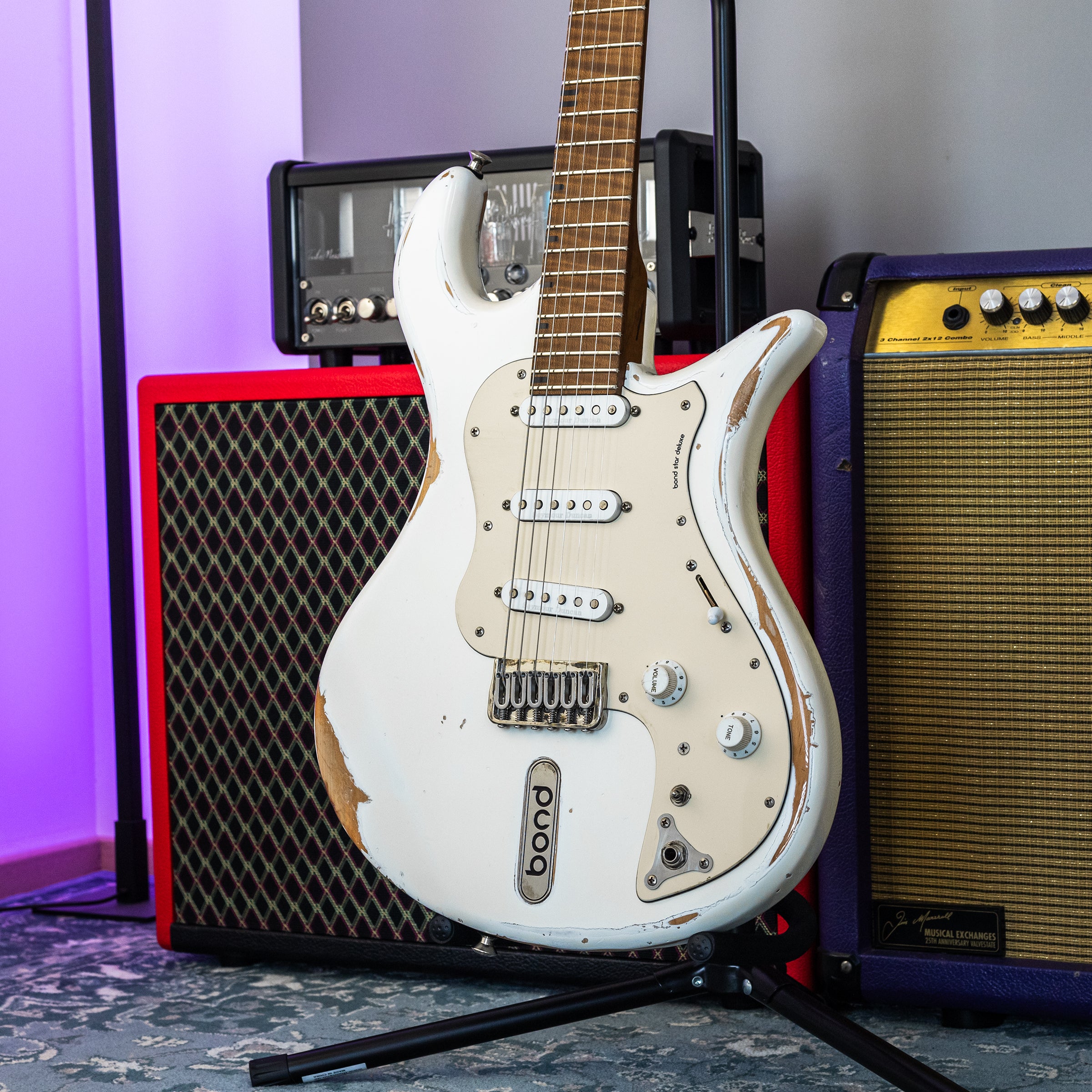 Bond Star Deluxe in Olympic White Relic