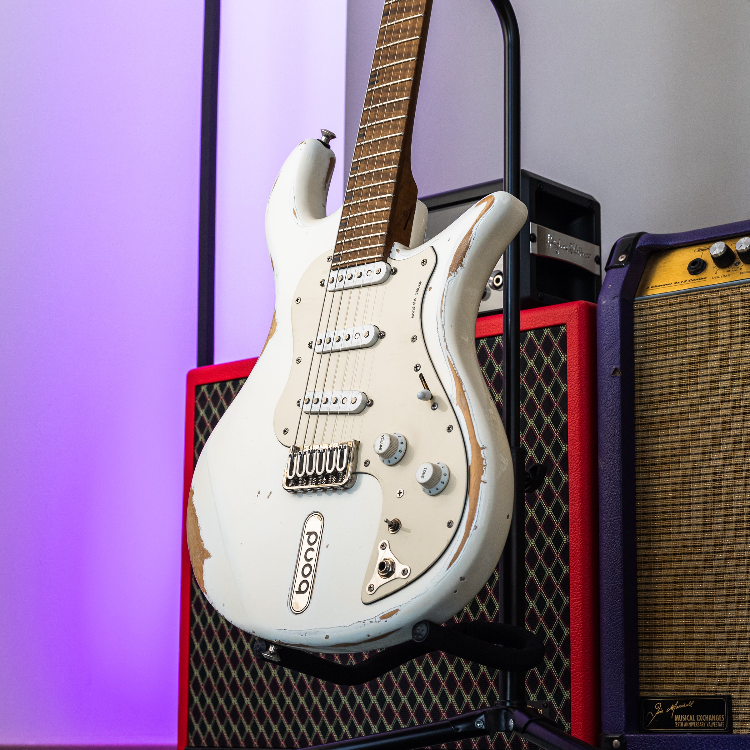 Bond Star Deluxe in Olympic White Relic