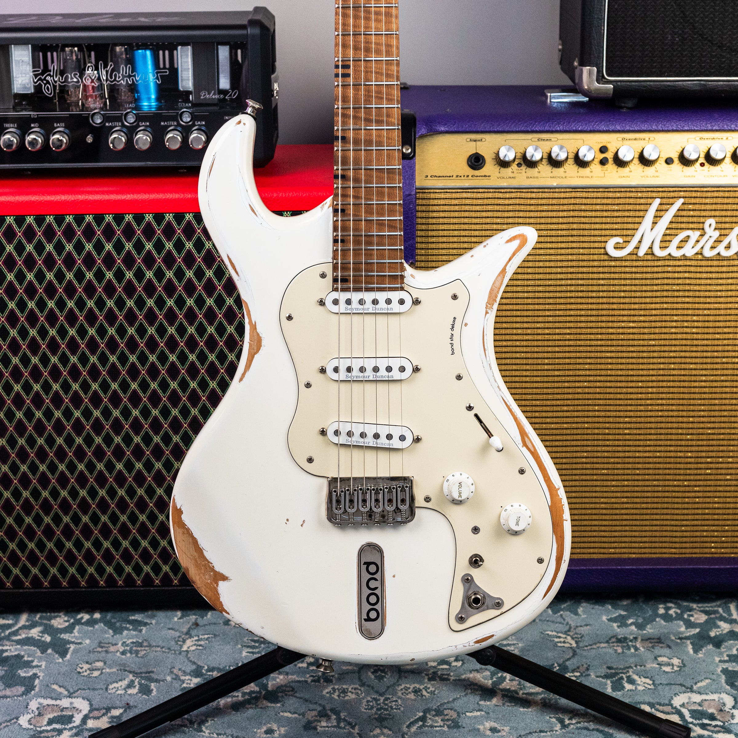 Bond Star Deluxe in Olympic White Relic